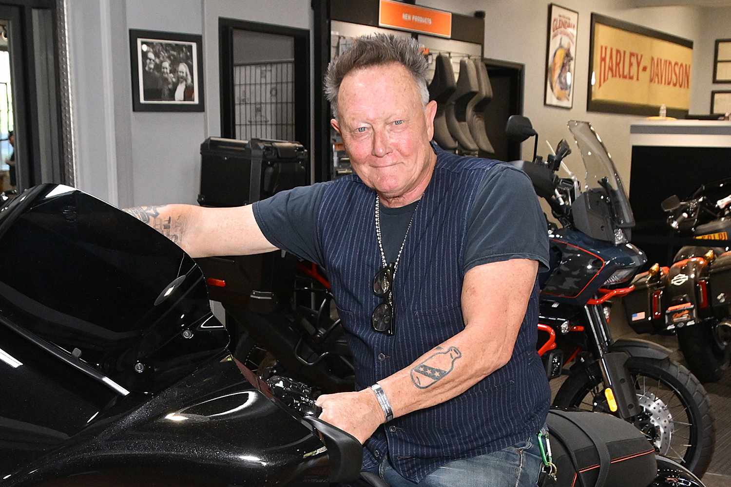 Robert Patrick Gives Health Update After Losing His ACL in Ladder(00)