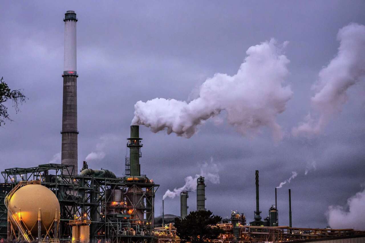 Valero laying off hundreds as it shuts down Northern California refinery