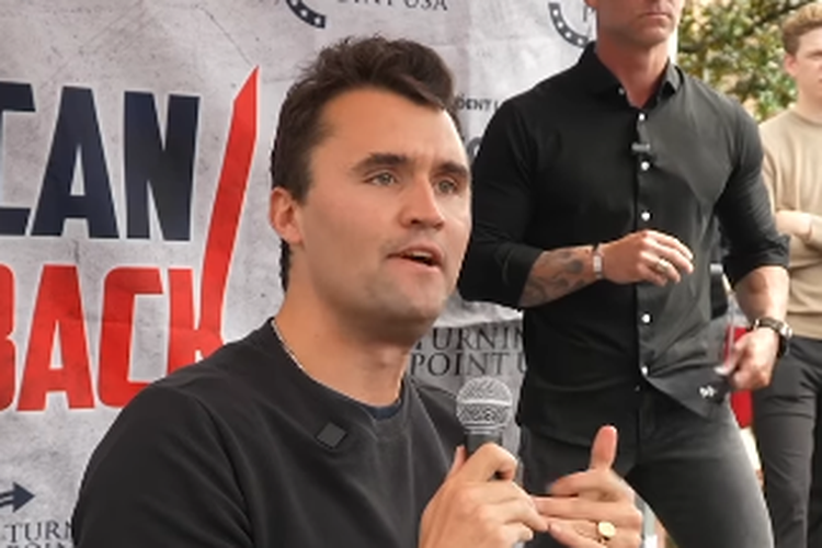 Charlie Kirk Tewas Ditembak Saat Berpidato Influencer Pendukung Trump