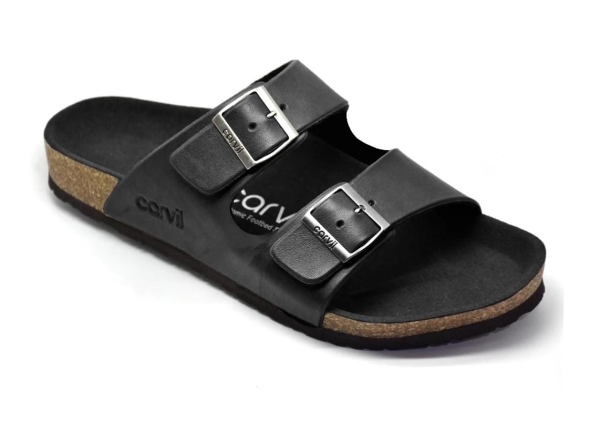 7 Rekomendasi Sandal Hitam Pria, Nyaman dan Modis!