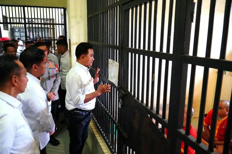 Yusril: 6 Tersangka Anak Kasus Pembakaran DPRD Makassar Dibebaskan