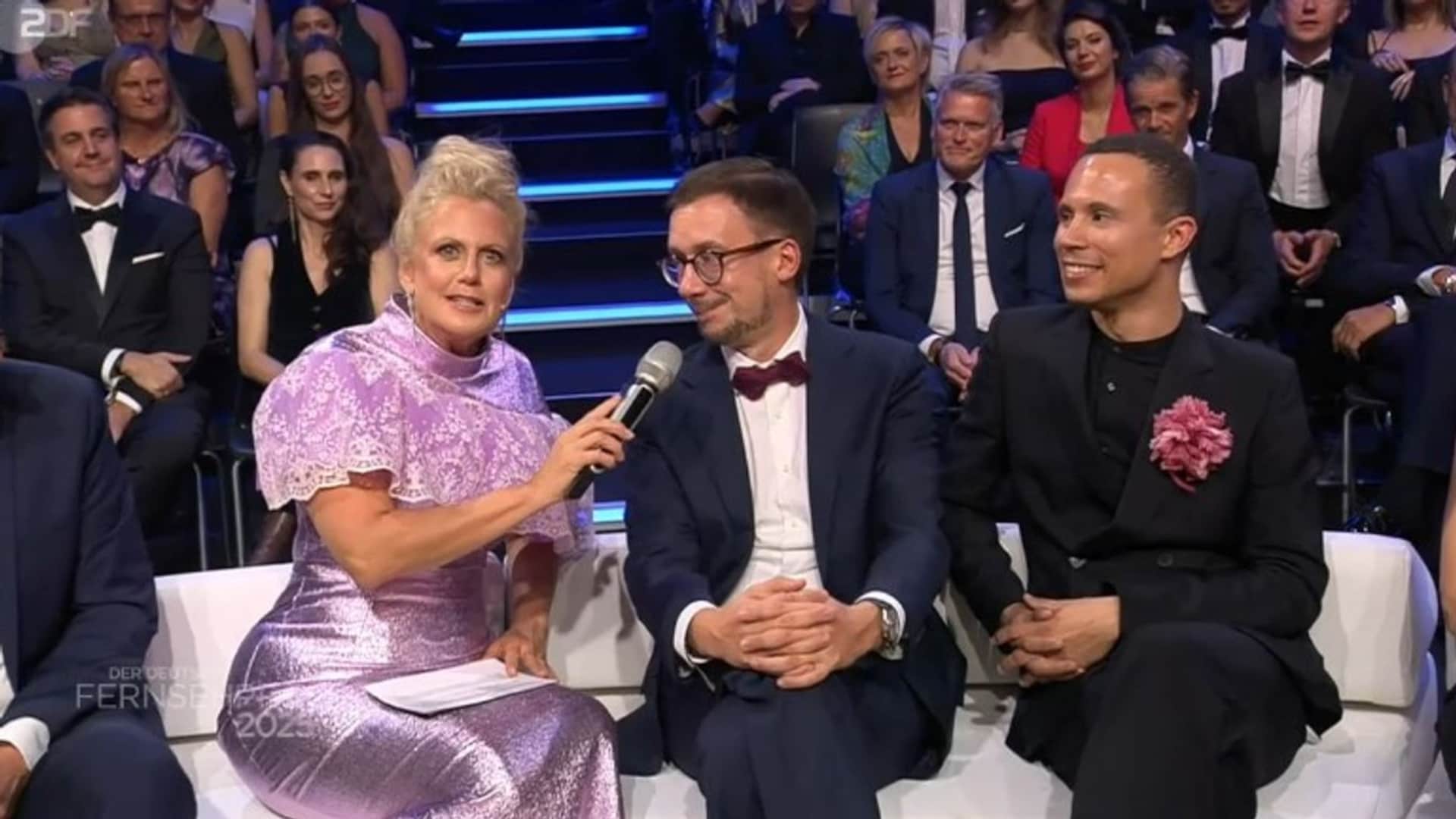 Wer ist Thomas?“: Schöneberger blamiert sich beim „Deutschen Fernsehpreis“