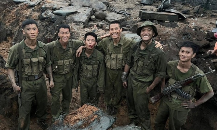 "Mưa đỏ" trở thành phim Việt đầu tiên trong lịch sử đạt 600 tỷ đồng.