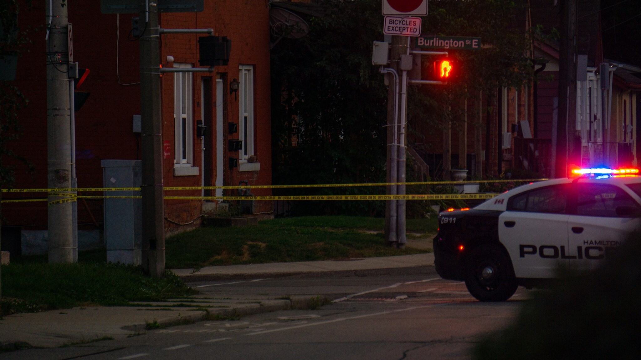 Mother of 4 fatally stabbed in Harlem hallway(00)