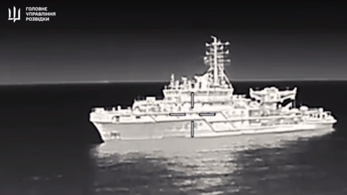 Guerre en Ukraine : un drone ukrainien frappe un rare navire russe à 60 ...