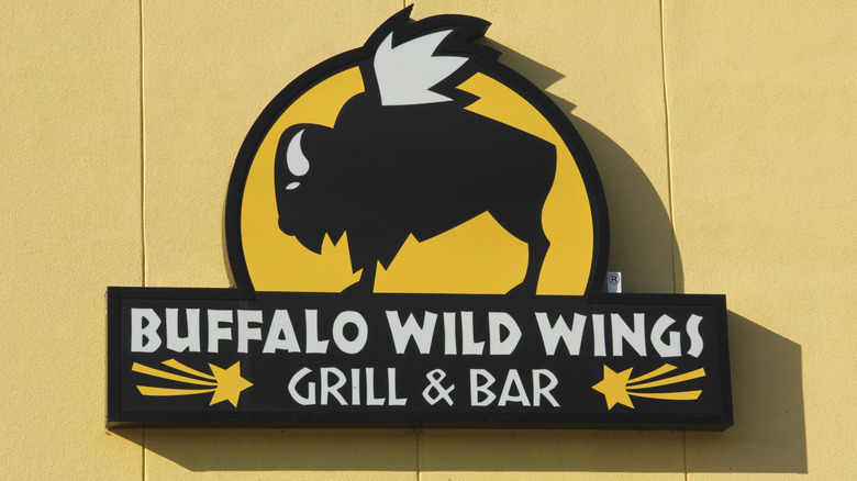 A Buffalo Wild Wings Grill & Bar sign