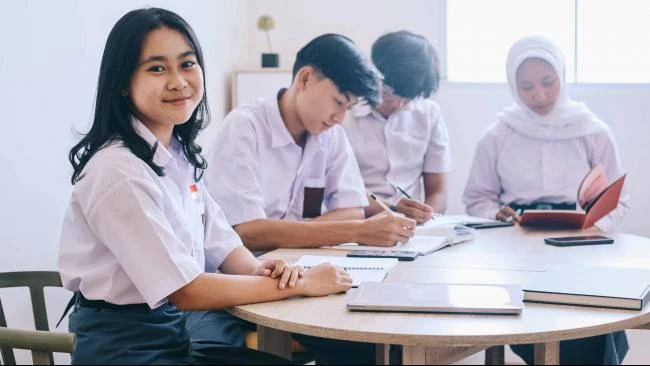 Foto ilustrasi. Siswa SMA. Walaupun kamu belum pernah ikut tes resmi, memahami empat dimensi ini membantu kamu untuk melihat cara berpikir, cara mengambil keputusan, dan lingkungan belajar seperti apa yang paling nyaman