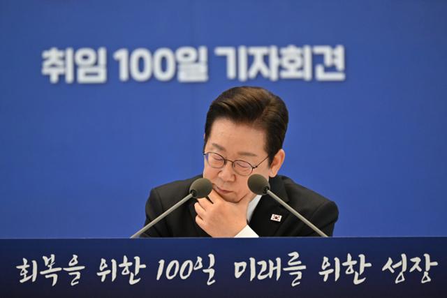 사진으로 본 이 대통령의 지난 100일