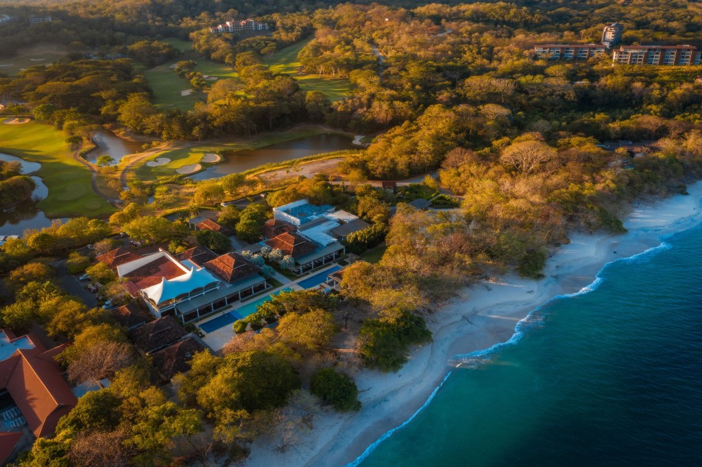 This Blue Zone diet can help you live past 100 — and Americans are flocking to a high-end resort to eat it