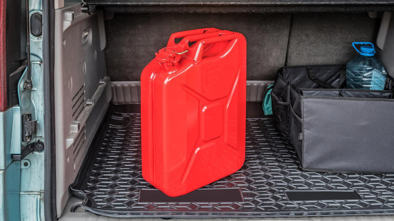 Metal Vs Plastic Containers: What's The Better Way To Store Gas?