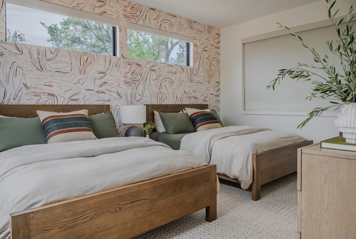 wallpaper bedroom.jpg