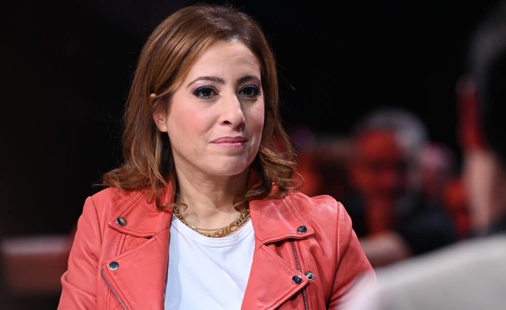 Léa Salamé gặp rắc rối: bản tin lúc 8 giờ tối này không được truyền tải