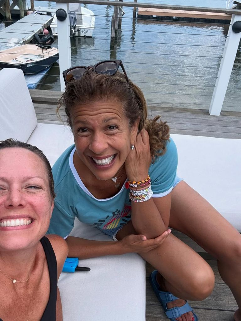 The former co-stars are neighbors