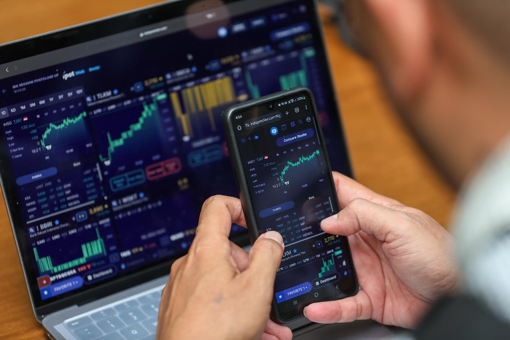 IHSG Membuka Pagi di 7.800, BBRI, BMRI, dan BBCA Melaju Kencang