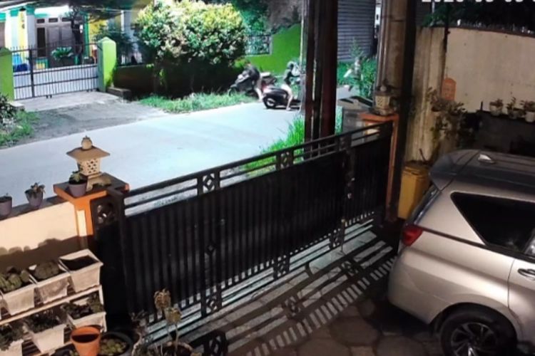 Mahasiswa Medan Dianiaya Tiga Pemuda Bersenjata, Video CCTV Viral di Media Sosial