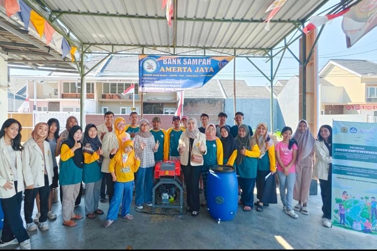 Green Empowerment UWKS: Bank Sampah Sebagai Solusi Ekonomi dan Anti Kekerasan Surabaya