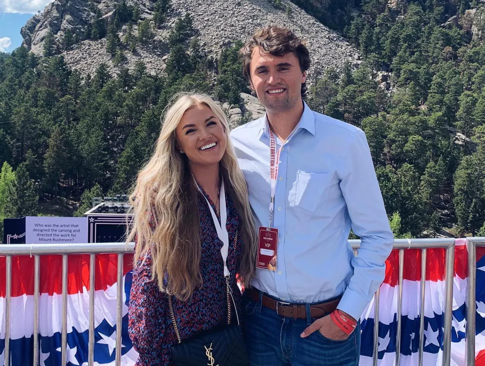 Vợ Charlie Kirk đưa thi hài chồng về quê nhà