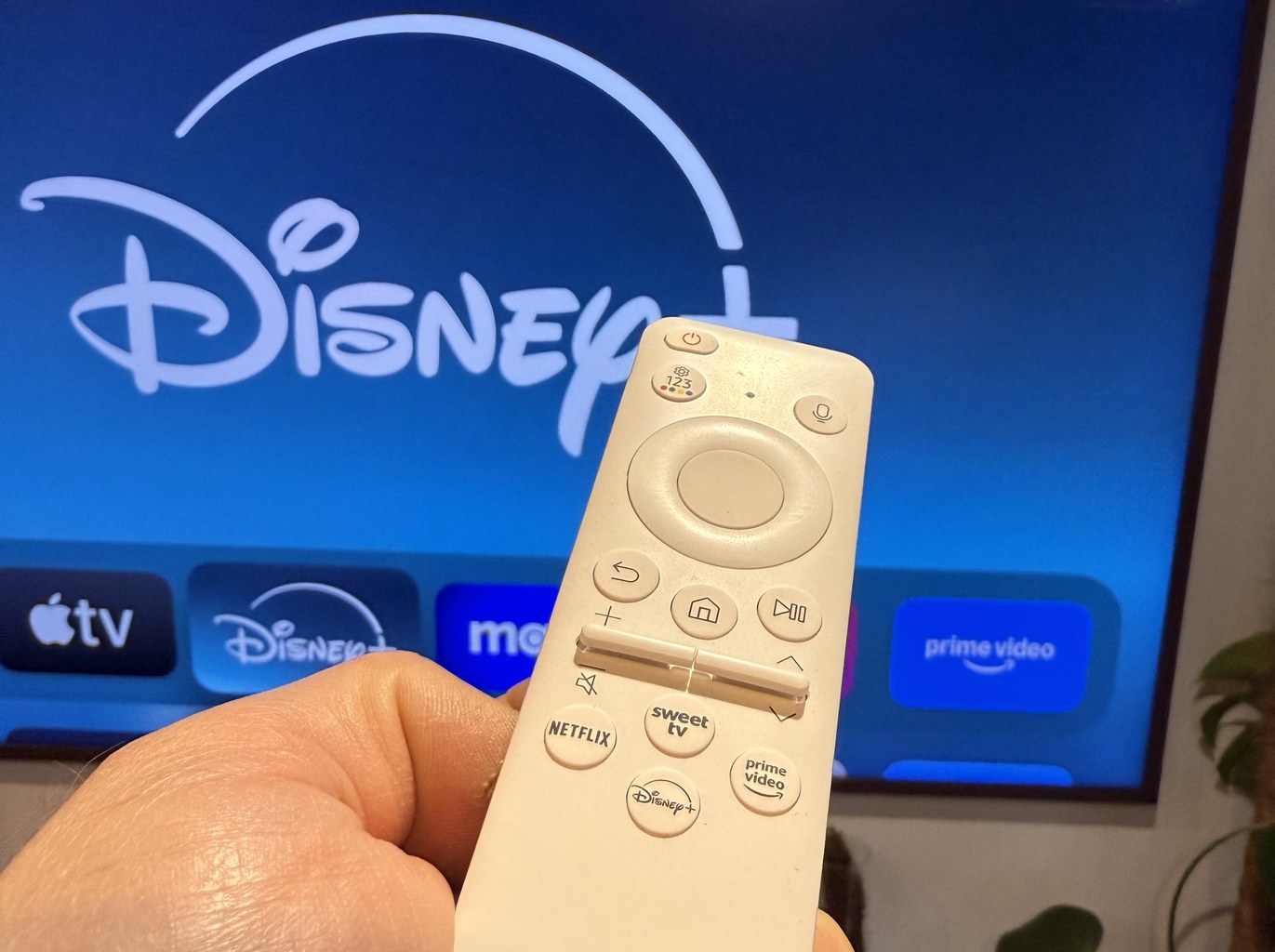Disney+ poszedł w ślady Netfliksa i testuje nową funkcję AI