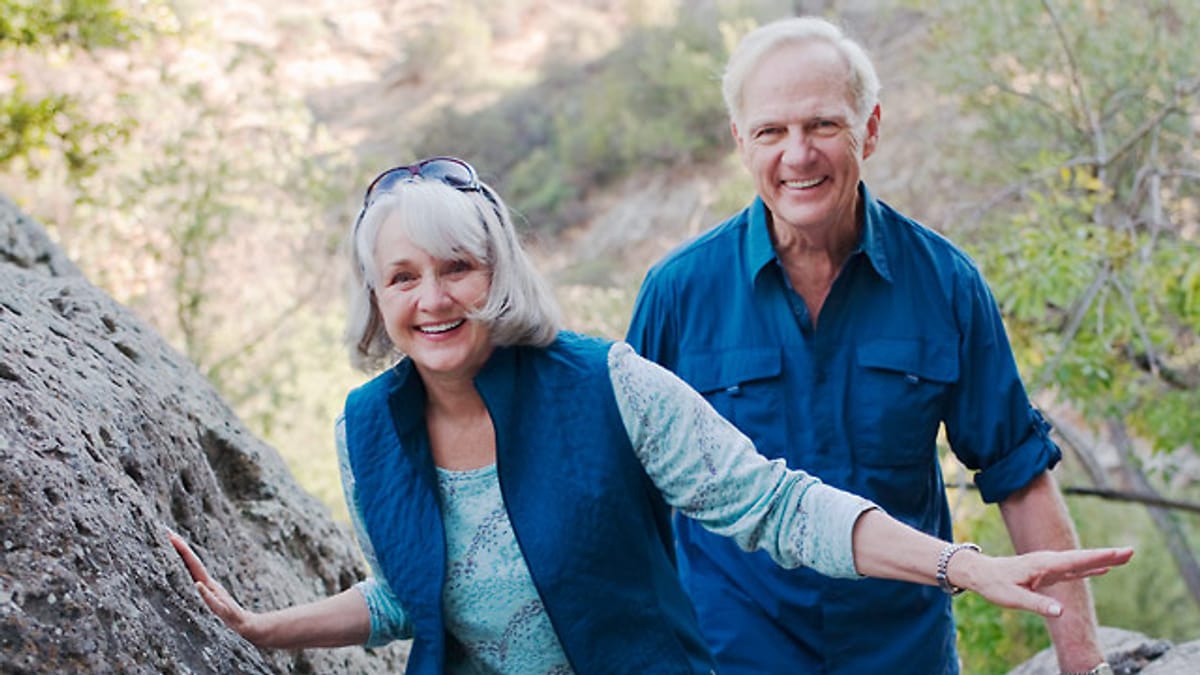 Seniorengerecht wandern im Herbst: Leichte Touren mit großem Panorama