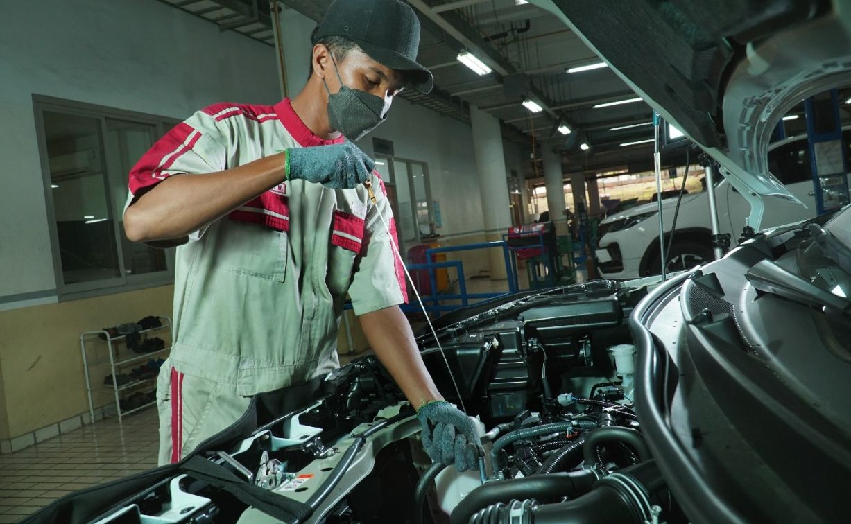 Oli Berlebihan Bisa Rusak Mesin, Ini Fakta Pentingnya