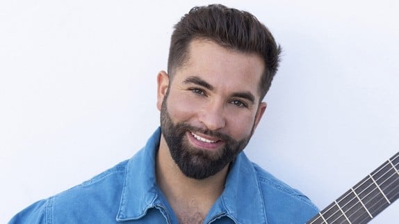 Kendji Girac évoque la tragédie sur son nouveau single "Oublier"