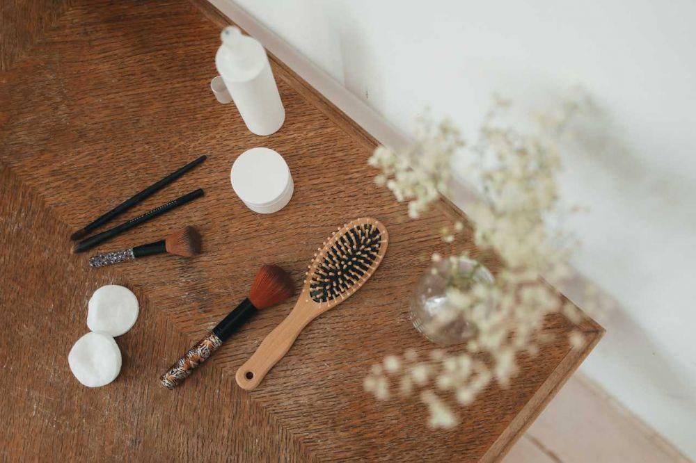 5 Cara Pakai Hairspray untuk Rambut Pria yang Efektif
