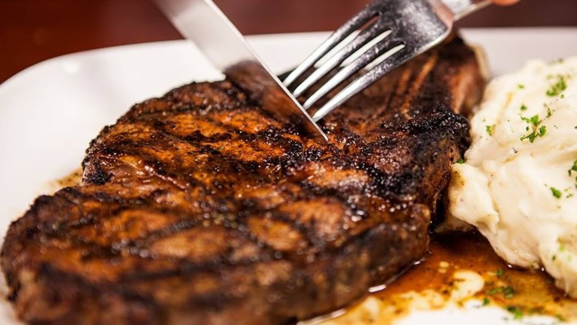 Texas Roadhouse Vs LongHorn — The Better Value?