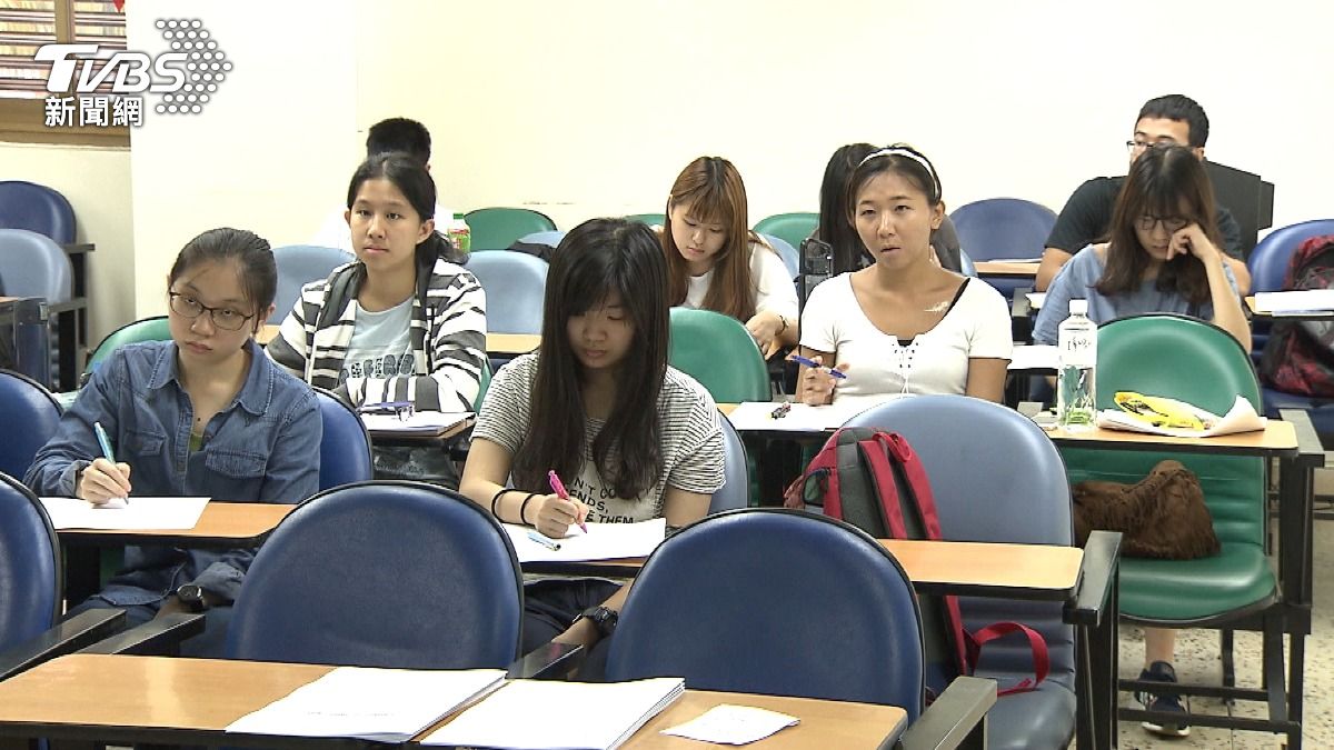 少子化警訊，114學年大一新生數跌破20萬人。（圖／TVBS）