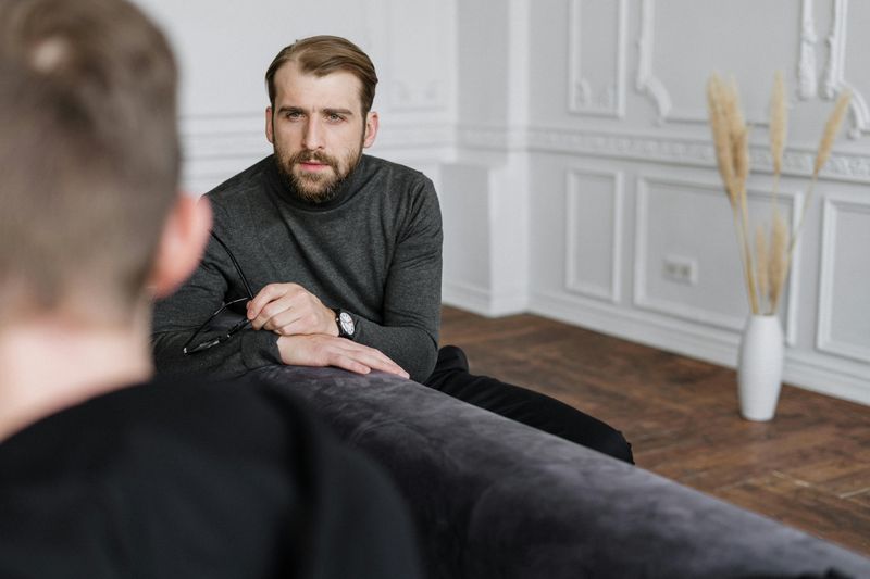11 Things Narcissists Avoid Doing - Spot the Warning Signs
