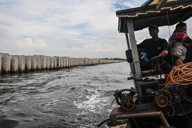 Nelayan Kecewa, Tangkapan Ikan Menurun Akibat Pembangunan Tanggul Cilincing