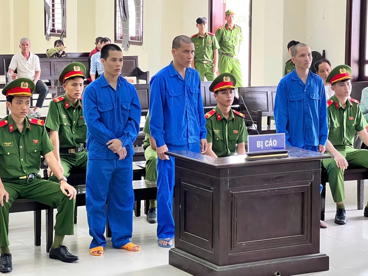 Cầm súng, dao tấn công nhóm người 'đậu xe chắn lối', 3 người lãnh án tội giết người