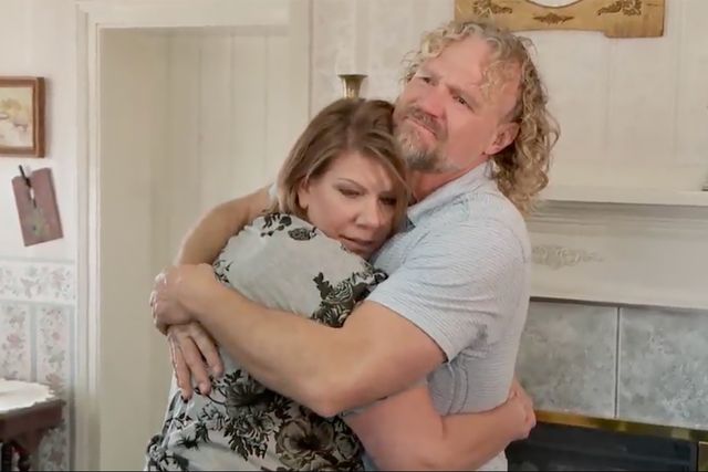 TLC Meri Brown and Kody Brown hugging on 'Sister Wives'.