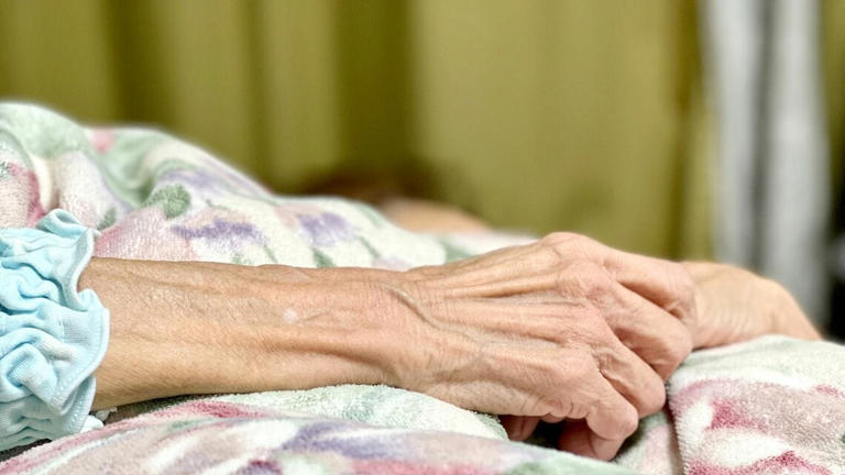 医師は自身の最期をどう考えているのでしょうか（写真：hellohello／PIXTA）