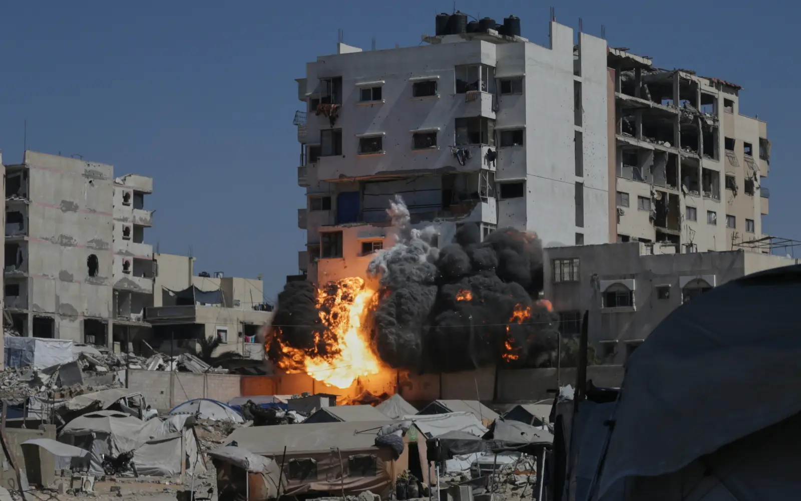 50 reported dead in Gaza as Israel steps up attacks on main city