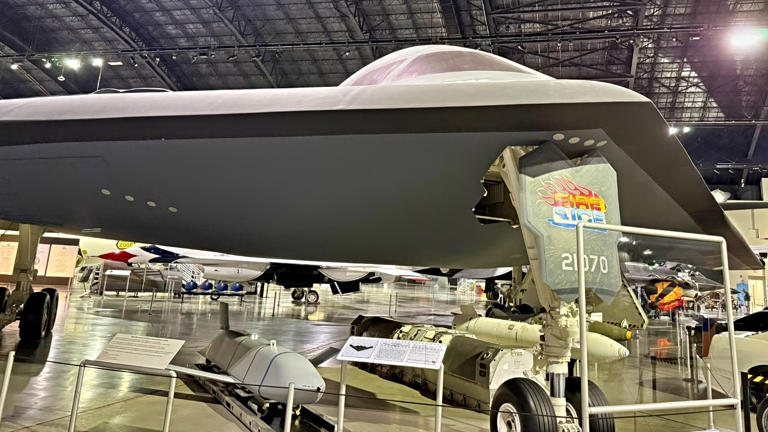 BOMBER MILITARY main image 0