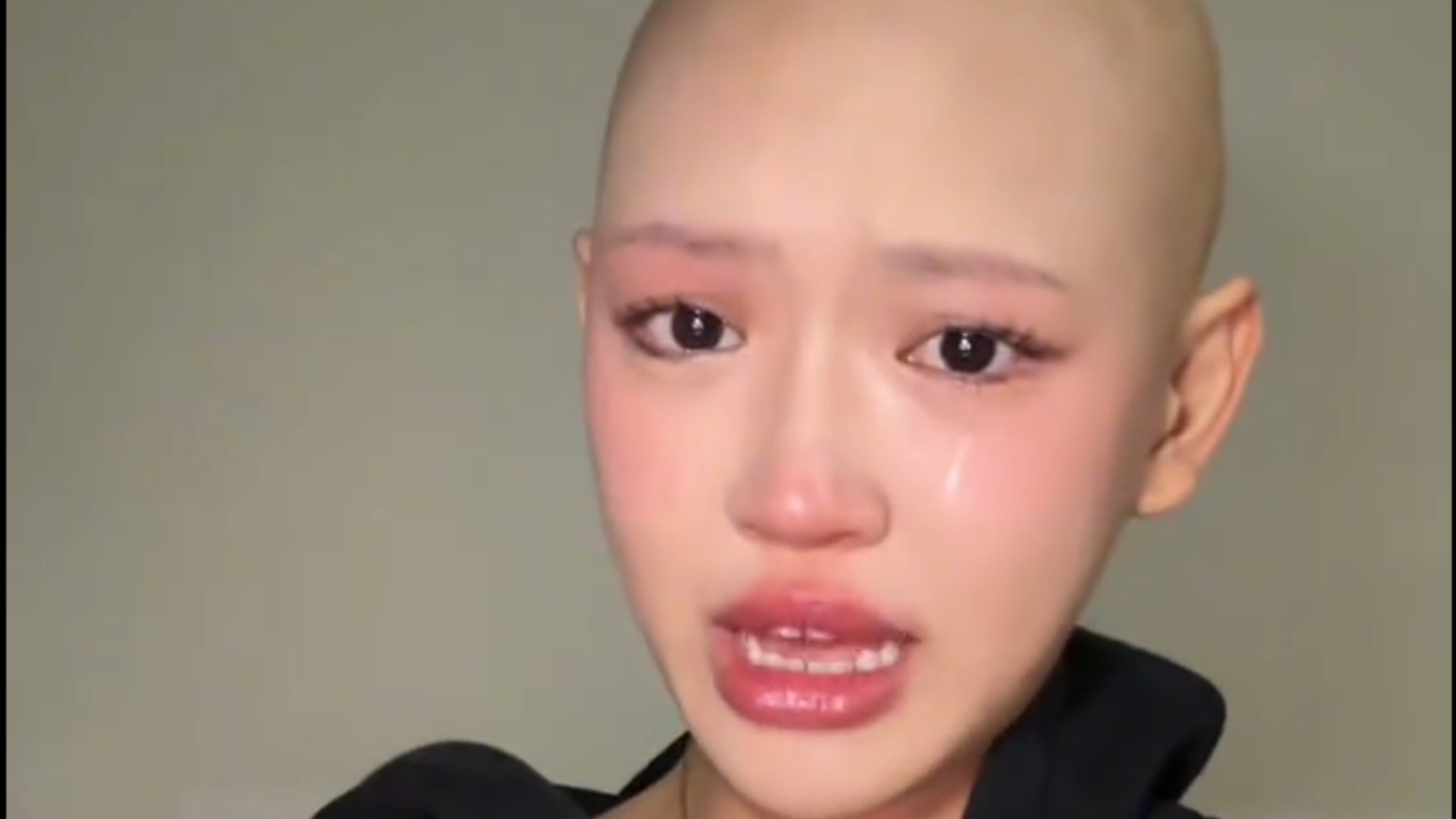 “I no longer found myself beautiful” she shares her fight against the(01)