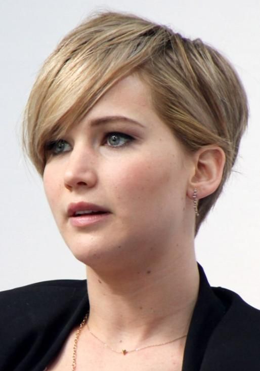 35 Gaya Rambut Pendek untuk Wanita Berbadan Gemuk agar Tampak Langsing 26 AA1Mtut0