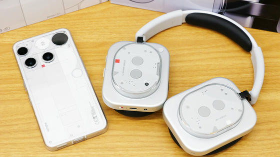 Nothing Phone(3)の光るLEDディスプレイ「Glyph Interface」やAIでメモや文字起こしがボタン1つでできる ...