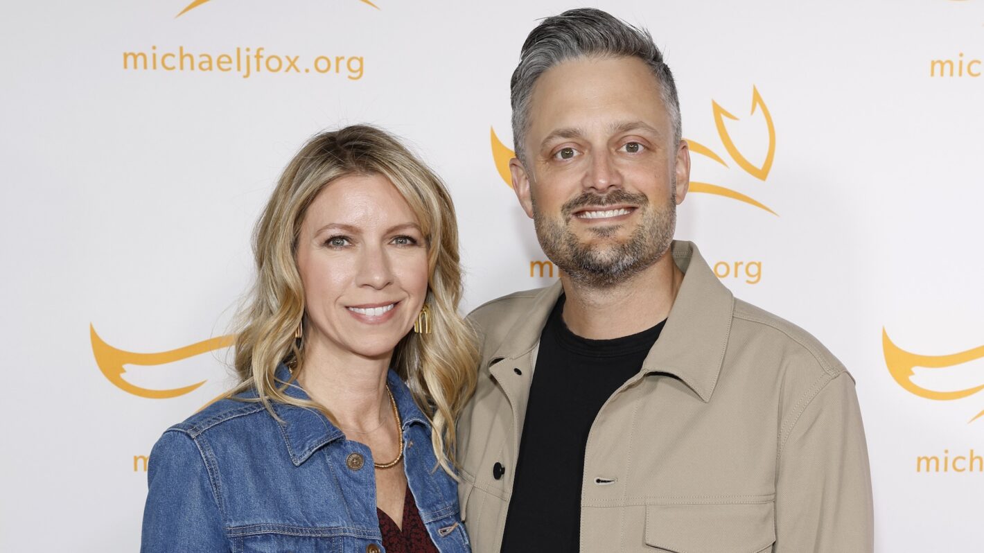 A Deep Dive Into Emmys Host Nate Bargatze’s Marriage to Wife Laura(00)