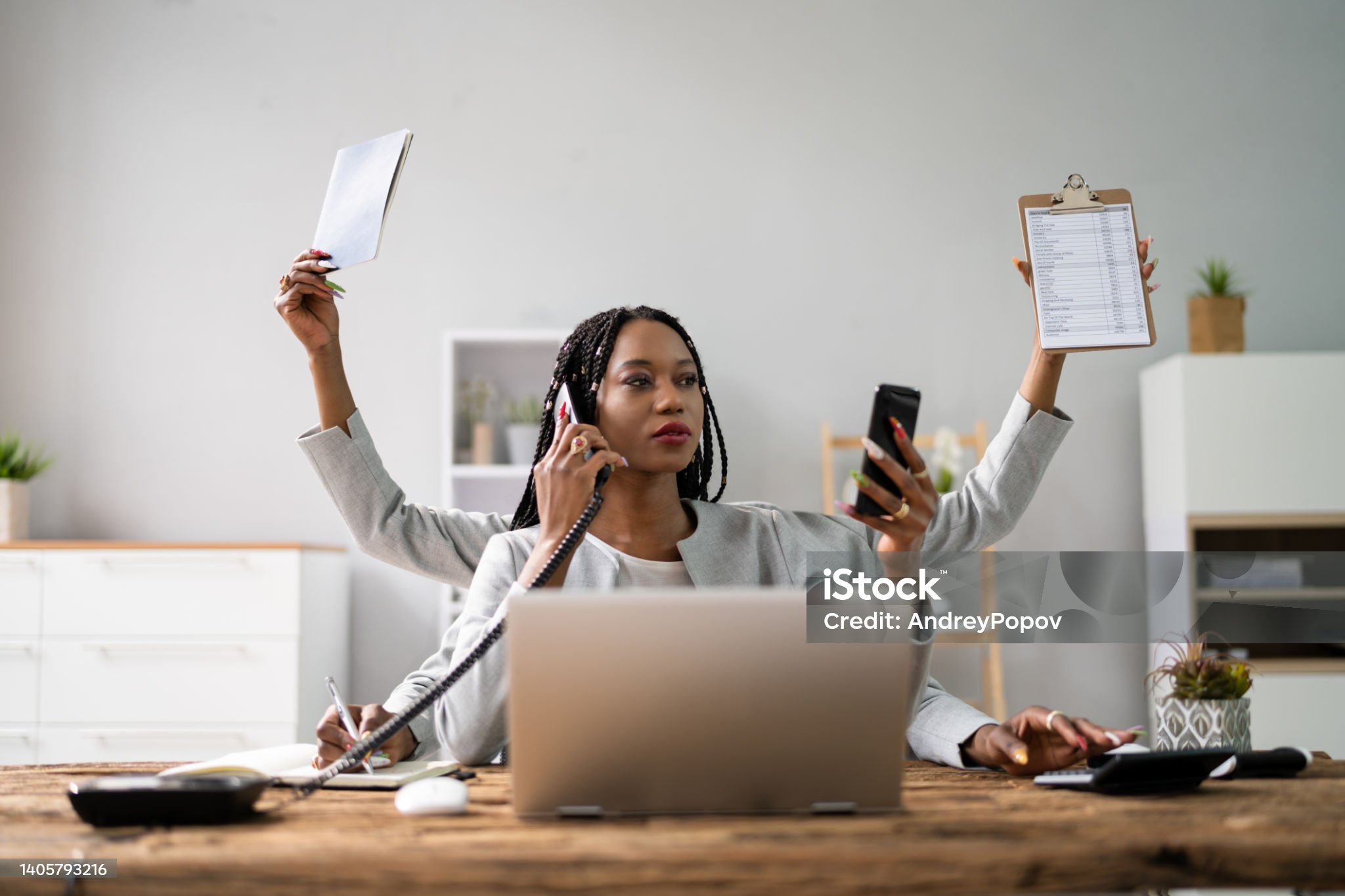 Generasi multitasking: dengerin musik, belajar, dan scroll TikTok ...