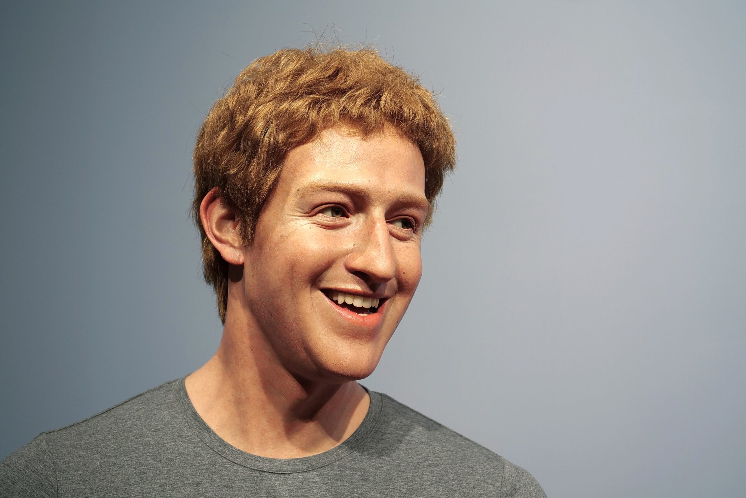 Mark Zuckerberg žaluje Marka Zuckerberga za to, že nevěří, že je Mark