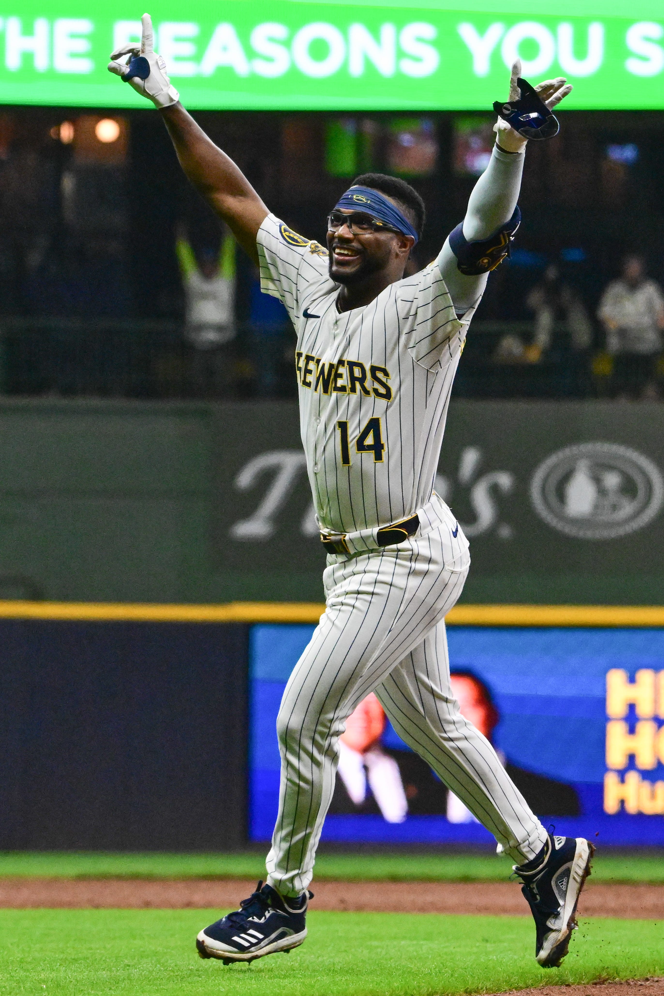 time-set-for-brewers-vs-cubs-game-1-of-nlds-playoffs-on-saturday