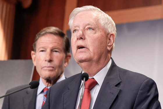 Sen. Lindsey Graham, right, speaks during a news conference on legislation designating Russia and Belarus as state sponsors of terrorism on Sept. 11 in Washington. [AP/YONHAP]