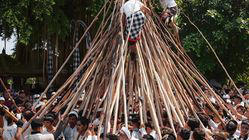 Mengenal Mekotek, Tradisi untuk Tolak Hal Buruk di Bali