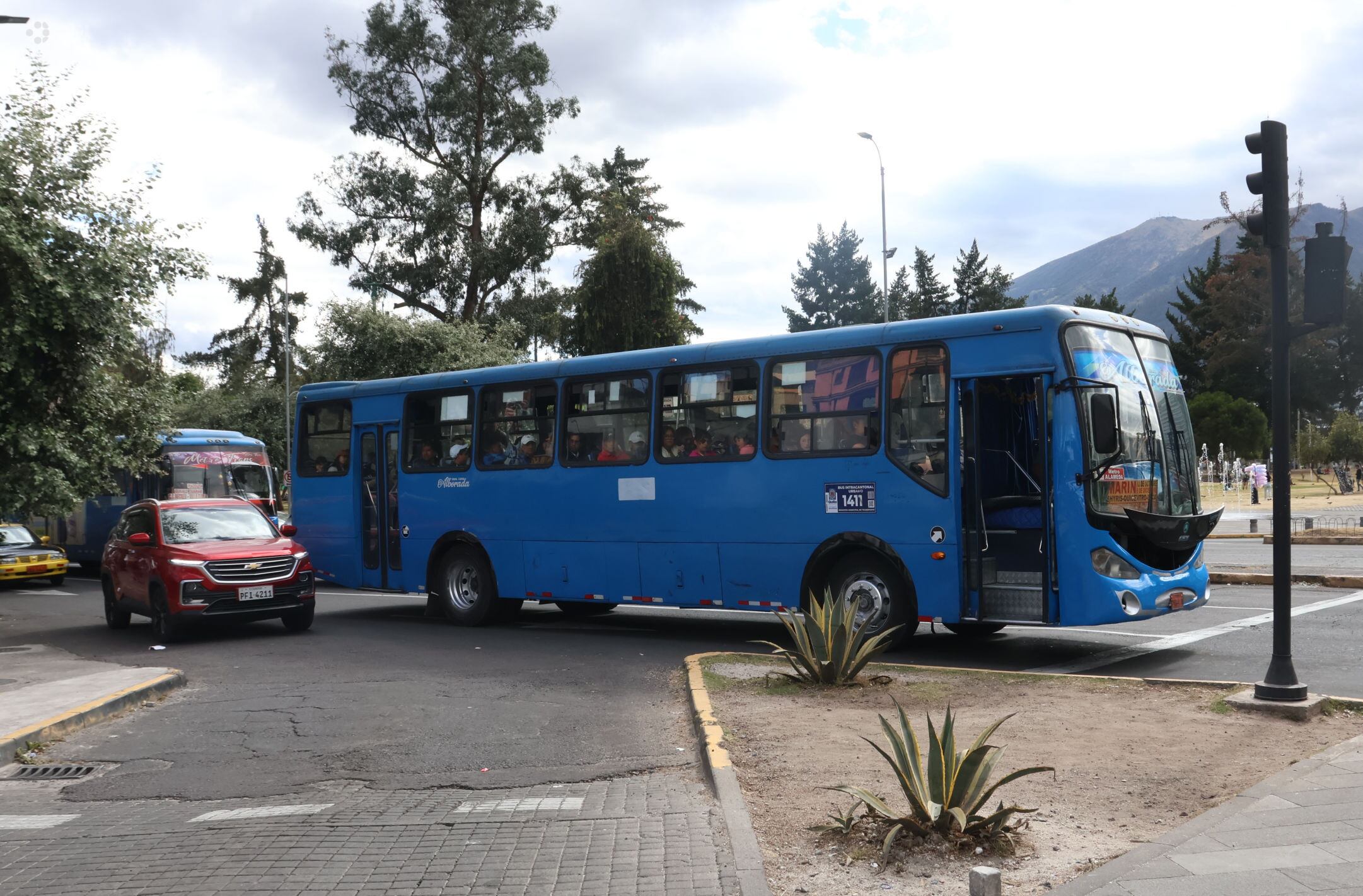 UNE rechaza propuesta de subir pasajes en los buses y esto indicó