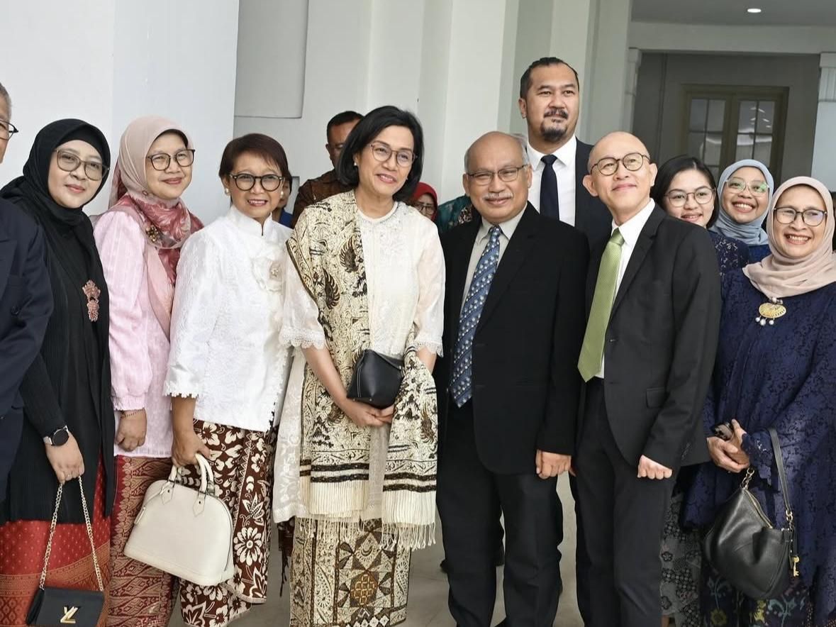 Sri Mulyani dan Retno Marsudi Tampil Kompak di Wisuda Dokter Spesialis Anak
