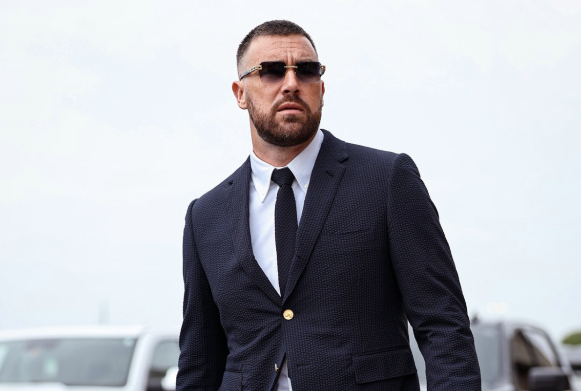 Travis Kelce Grabs Attention With Outfit Before Chiefs vs. Eagles