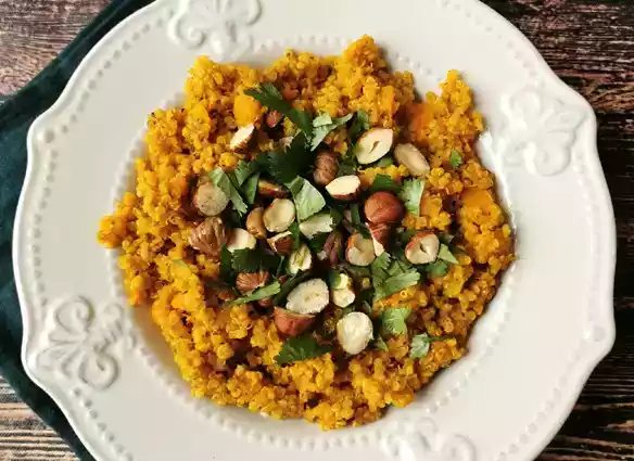 Vegetarisches risotto mit quinoa, butternut, haselnüssen und koriander ...