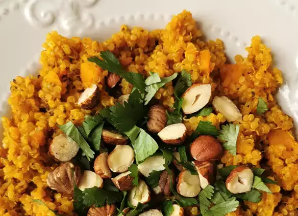 Vegetarisches risotto mit quinoa, butternut, haselnüssen und koriander ...