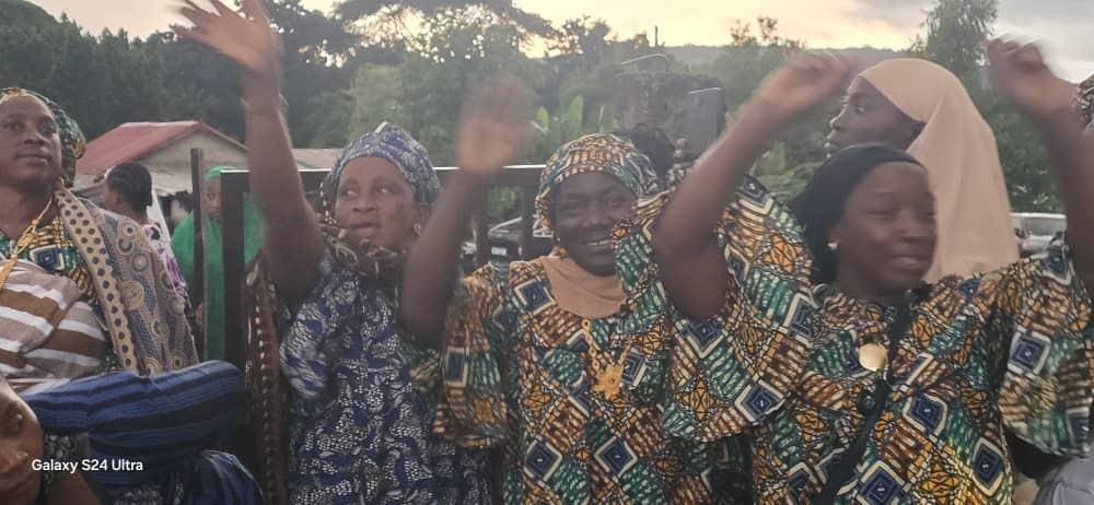 Campagne référendaire à Labé : Cellou Baldé électrise Kouramangui et Sireya sous une marée humaine de « Oui »